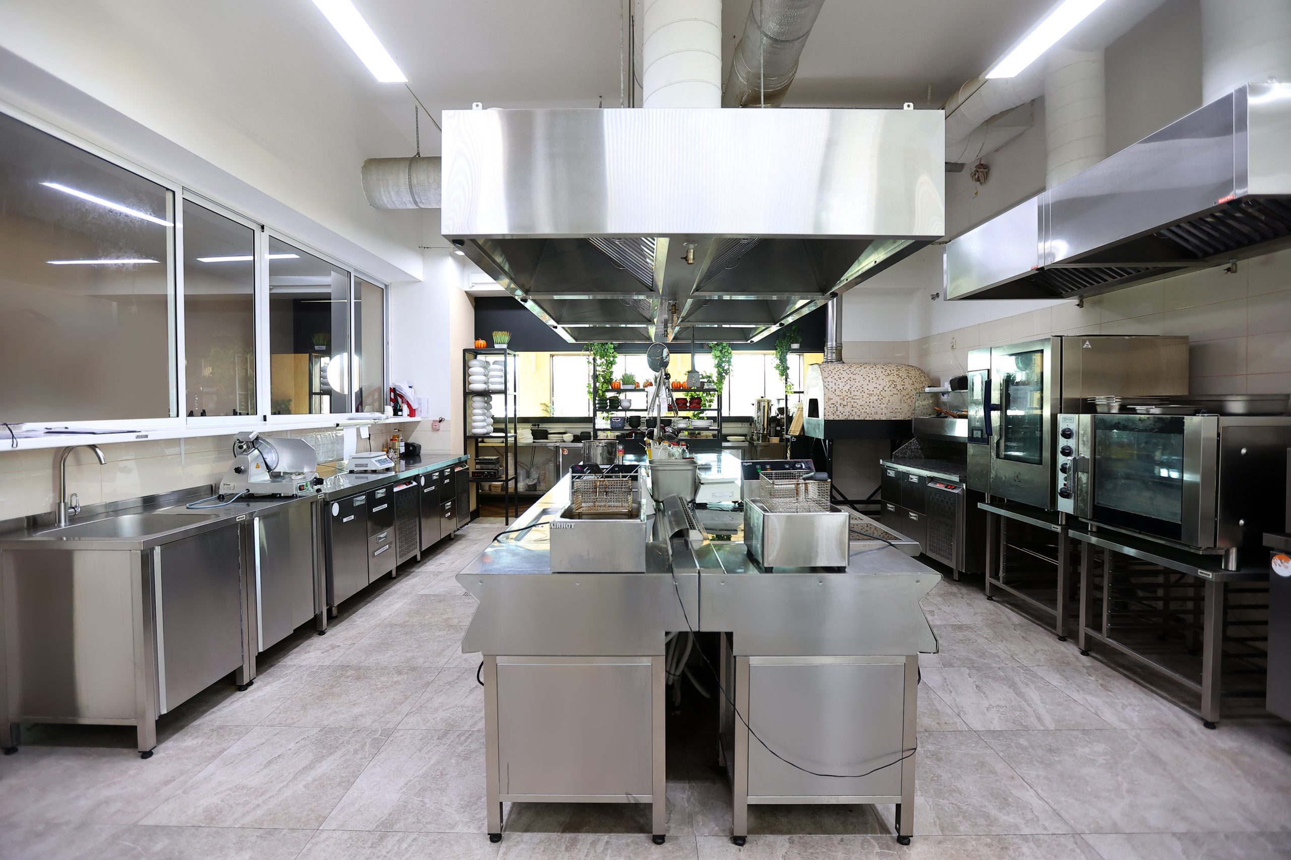 2Q0A3682